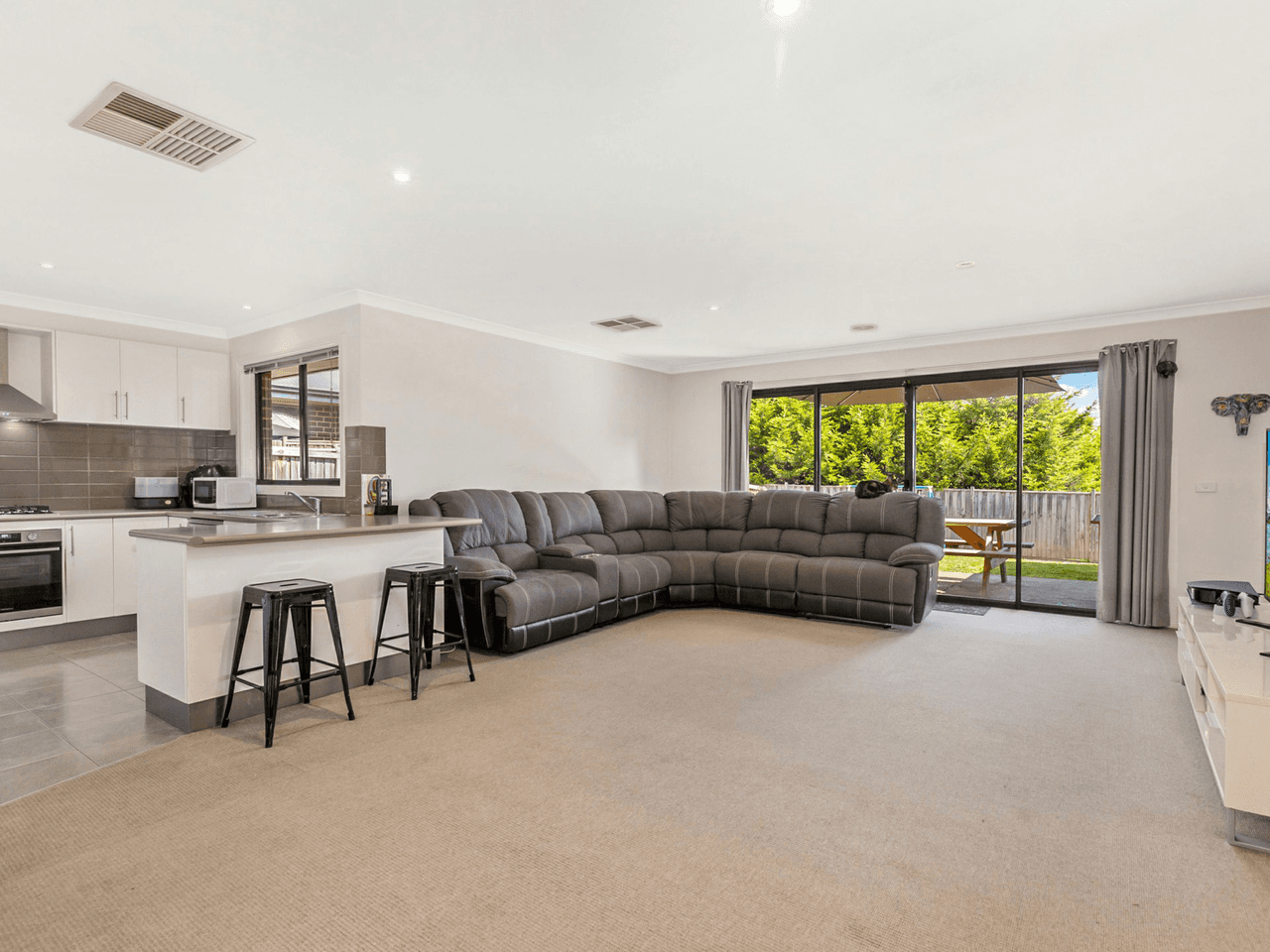 3 Grange Drive, BROADFORD, VIC 3658