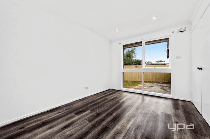 8 Phyllis Parade, DEER PARK, VIC 3023