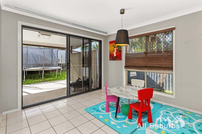 7 Hutt Court, CRESTMEAD, QLD 4132