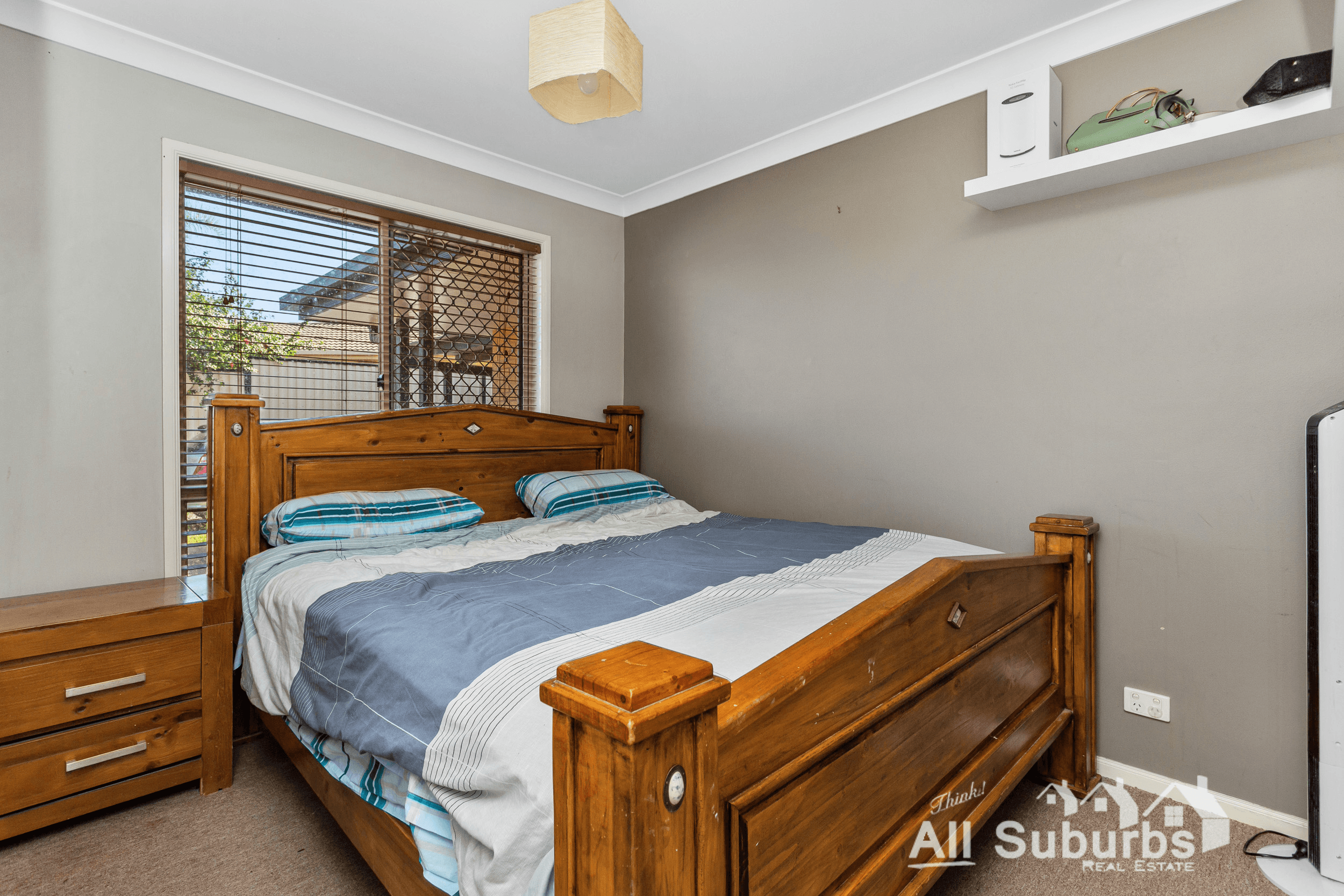 7 Hutt Court, CRESTMEAD, QLD 4132