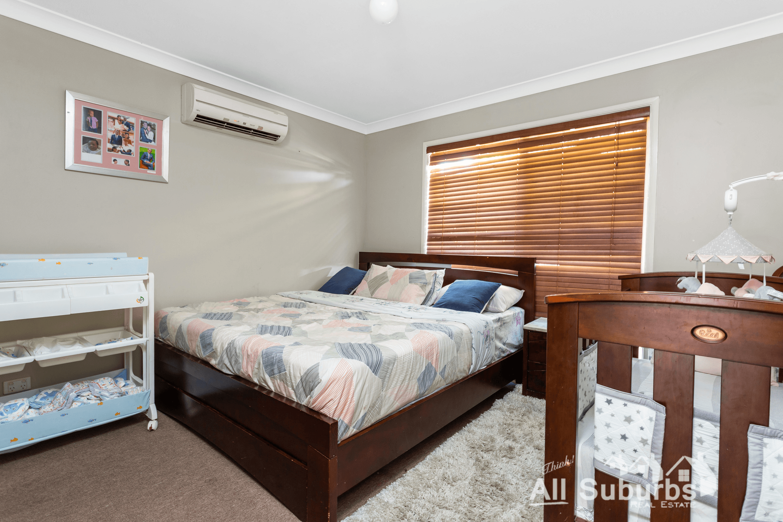 7 Hutt Court, CRESTMEAD, QLD 4132