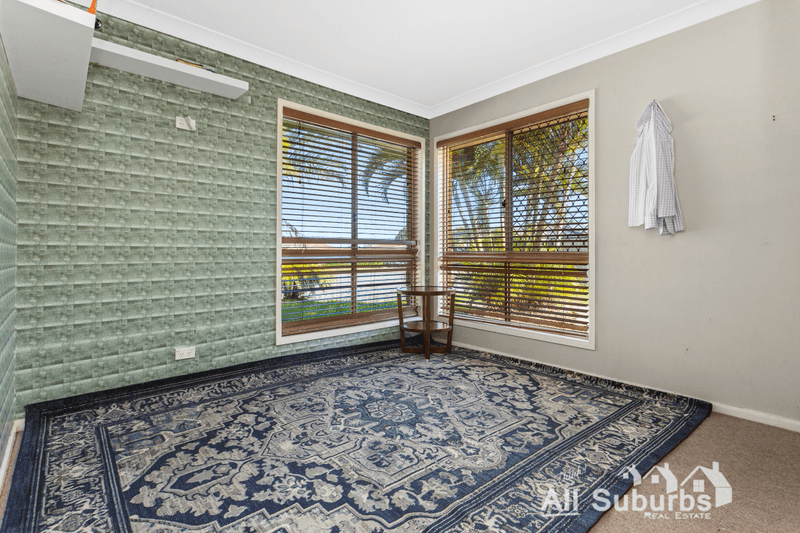 7 Hutt Court, CRESTMEAD, QLD 4132