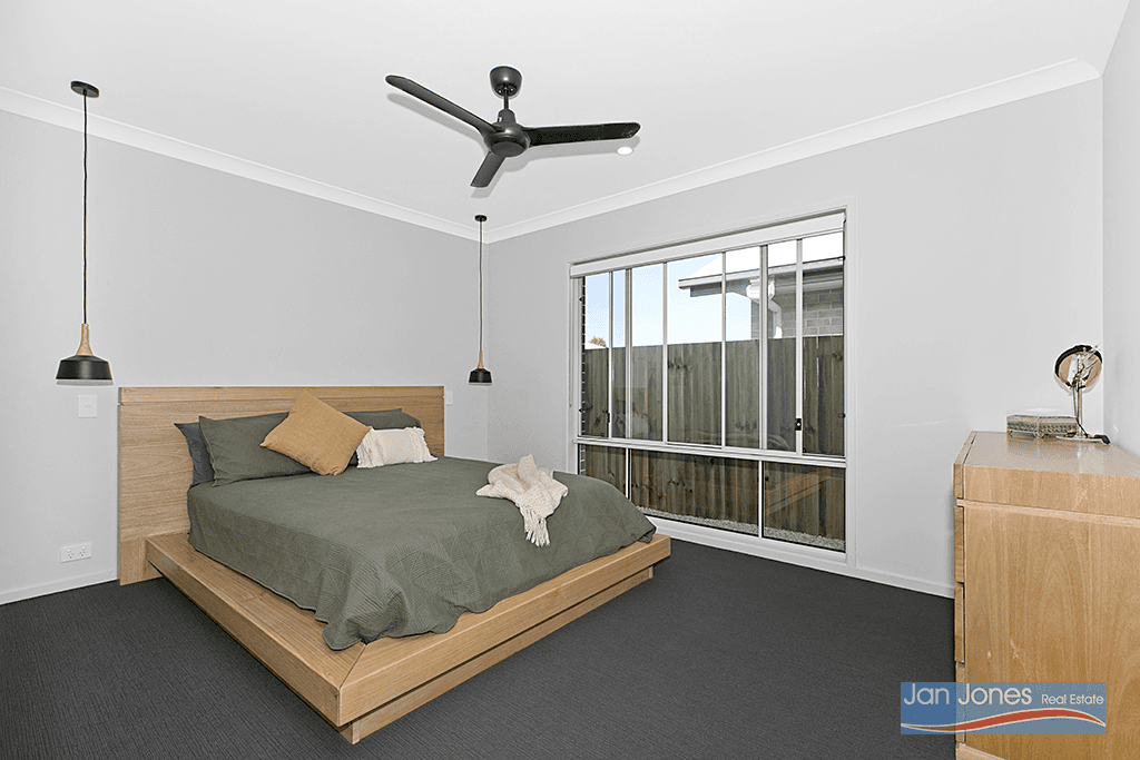 60 Steiner Cres, Baringa, QLD 4551