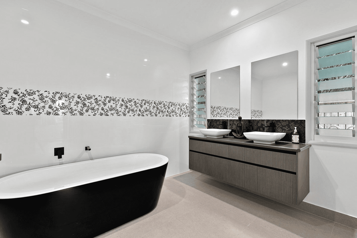8 - 12 Stephenson Street, SCARNESS, QLD 4655