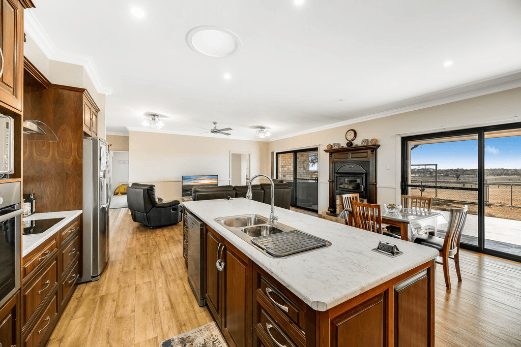 102 Crighton Road, BIDDESTON, QLD 4401