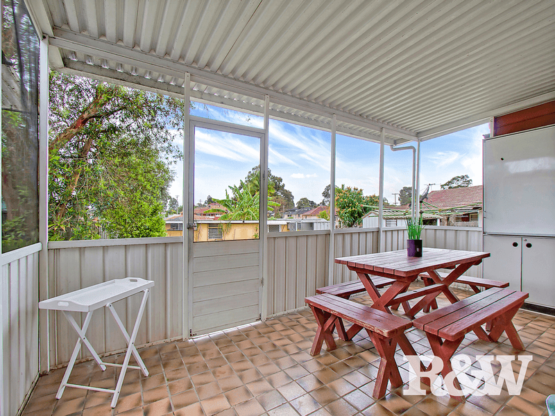 19 Collins Crescent, YAGOONA, NSW 2199