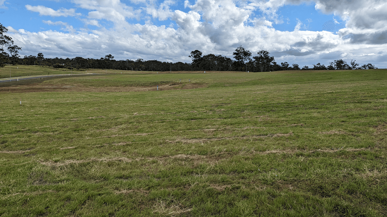 Seniah Court (The Reserve Estate), MERINGANDAN WEST, QLD 4352