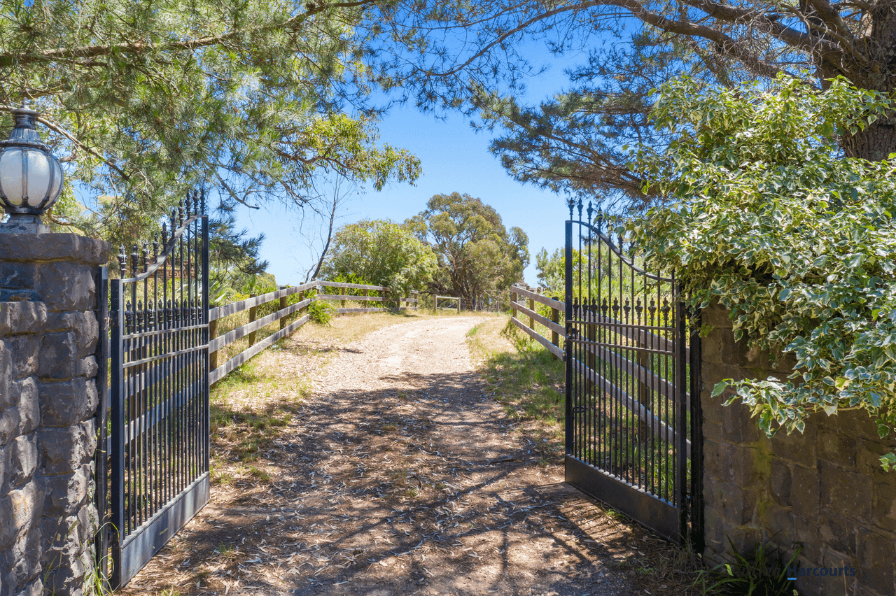 8 Clarries Track, MAINTONGOON, VIC 3714