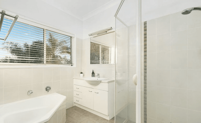 74 Bielby Road, KENMORE HILLS, QLD 4069