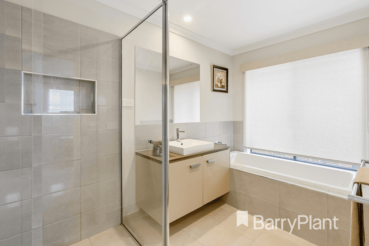 34 Rondo Drive, Manor Lakes, VIC 3024