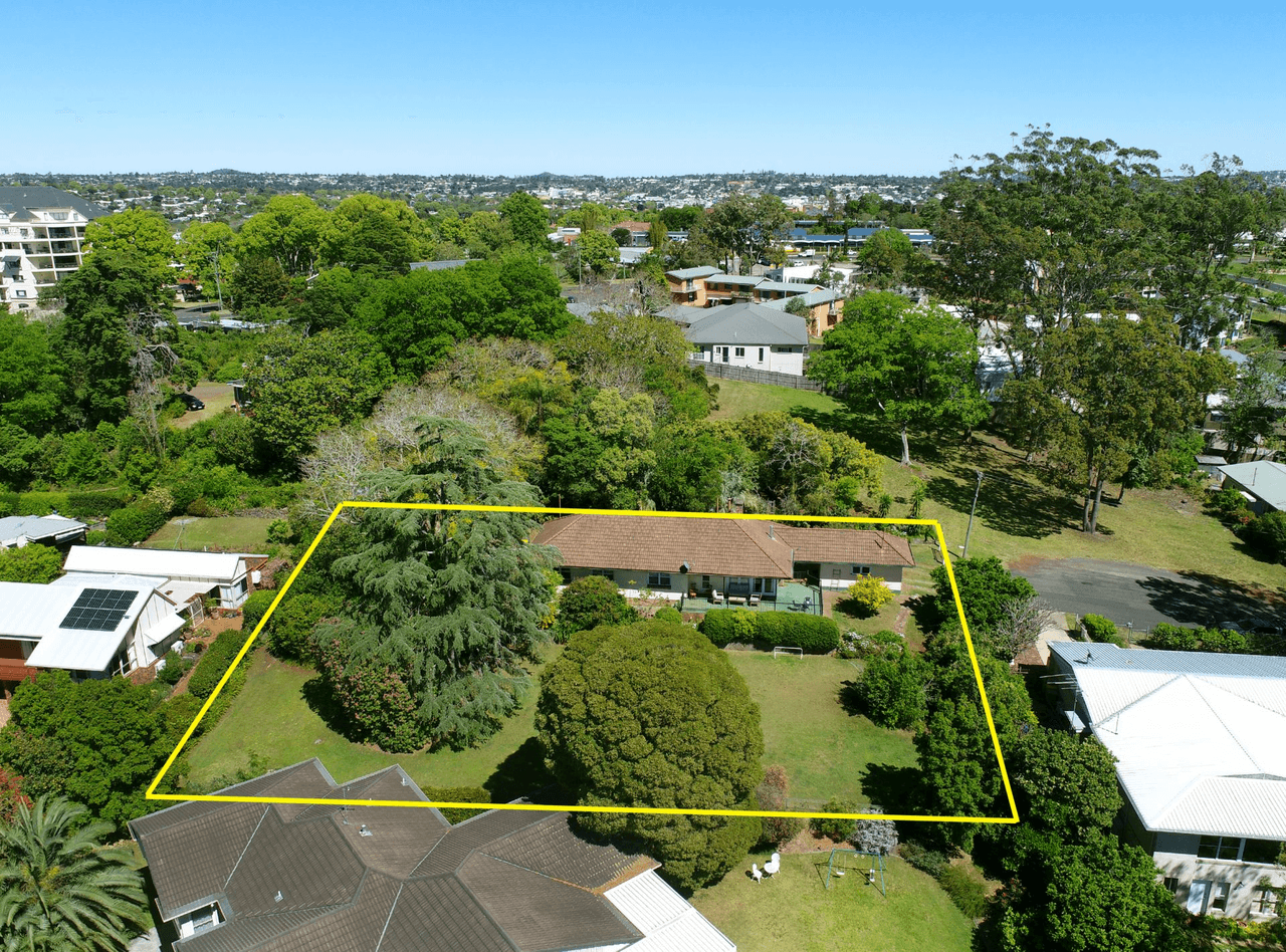 10 Sonnenberg Street, East Toowoomba, QLD 4350