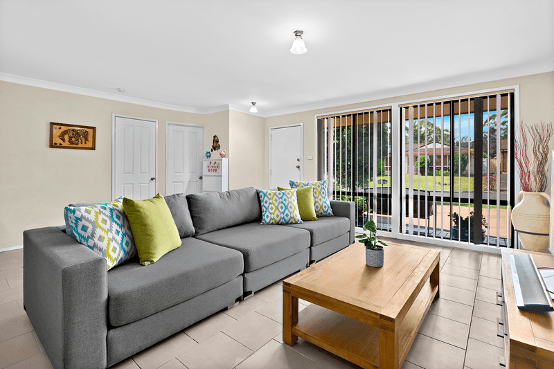 12 Churnwood Place, ALBION PARK RAIL, NSW 2527