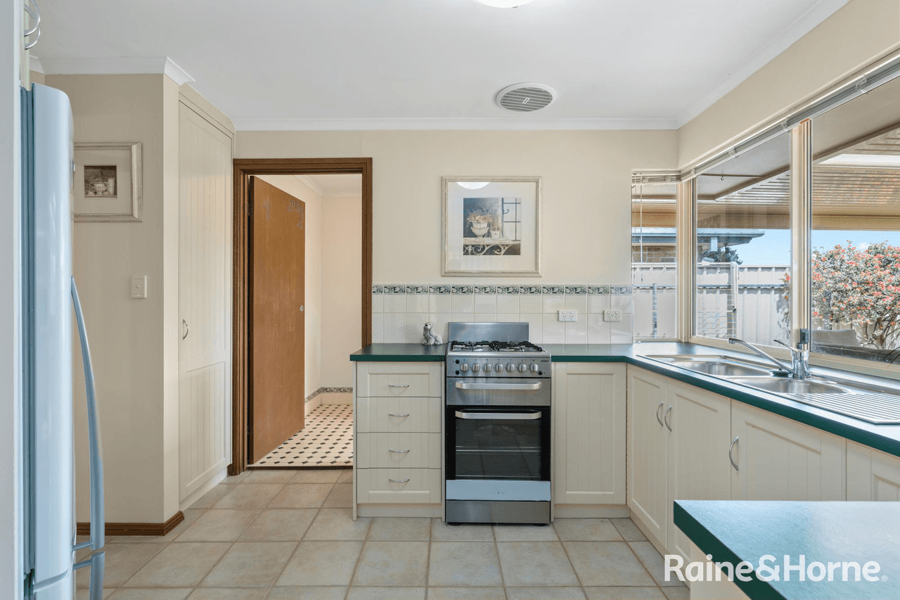 8 Zabica Avenue, WOODCROFT, SA 5162