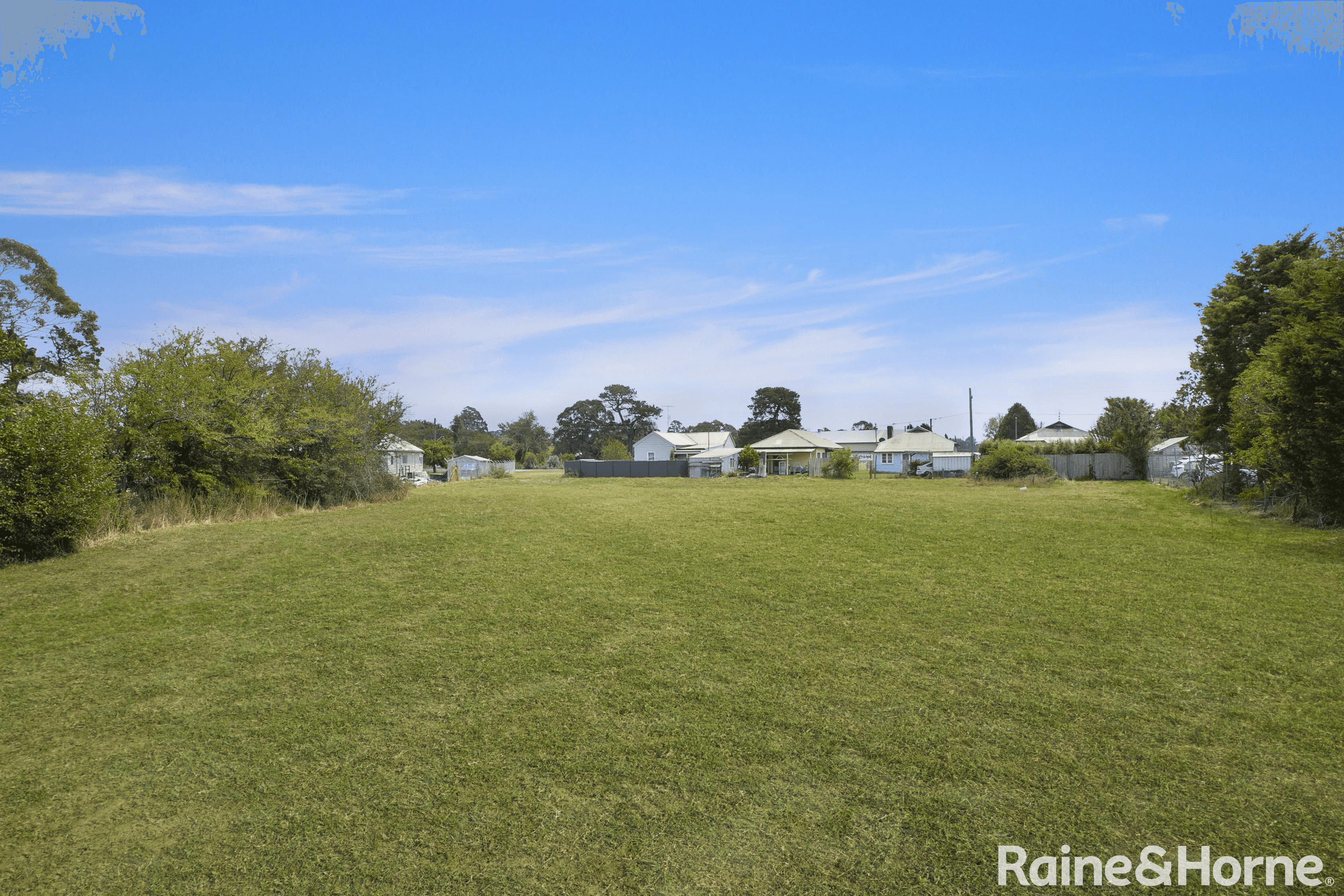 16 Parkes Road, MOSS VALE, NSW 2577