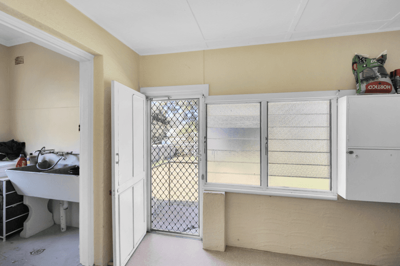 75 Bourke Street, TURVEY PARK, NSW 2650