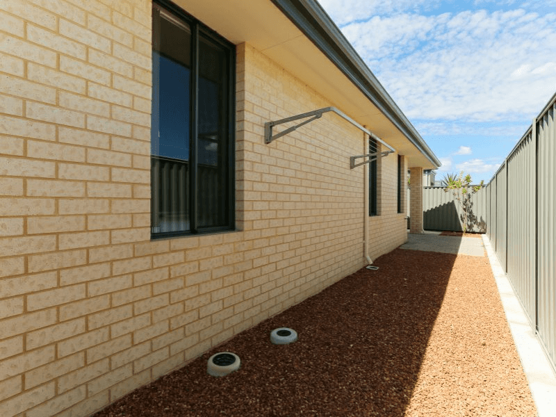 18 Kellogg Drive, PIARA WATERS, WA 6112