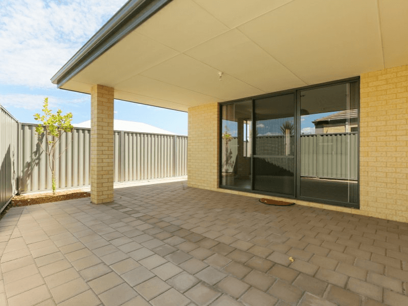 18 Kellogg Drive, PIARA WATERS, WA 6112