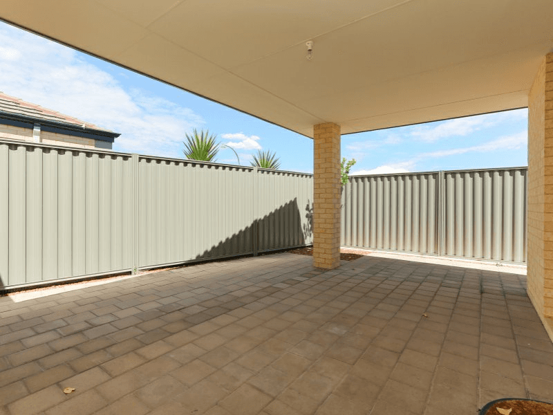 18 Kellogg Drive, PIARA WATERS, WA 6112