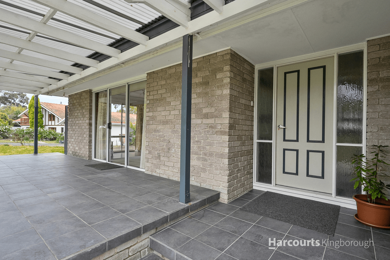 33 Burwood Drive, BLACKMANS BAY, TAS 7052