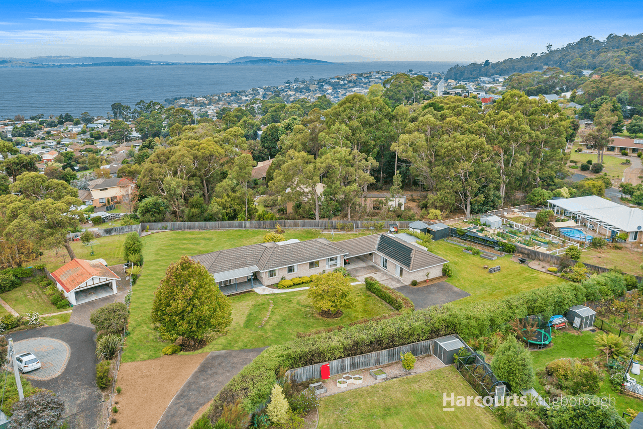 33 Burwood Drive, BLACKMANS BAY, TAS 7052