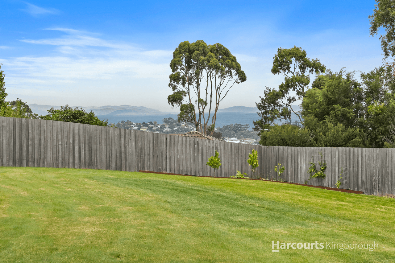 33 Burwood Drive, BLACKMANS BAY, TAS 7052