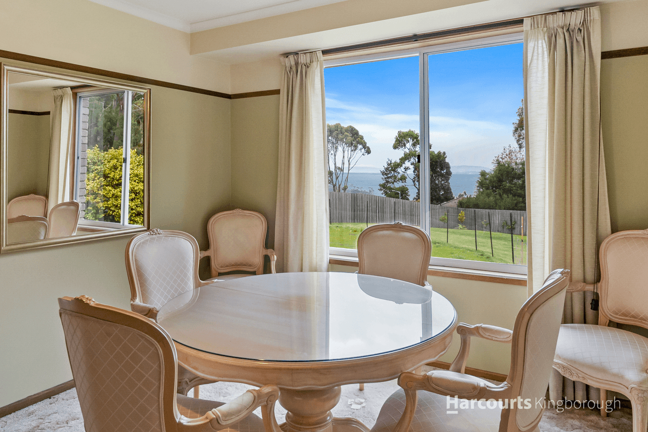 33 Burwood Drive, BLACKMANS BAY, TAS 7052