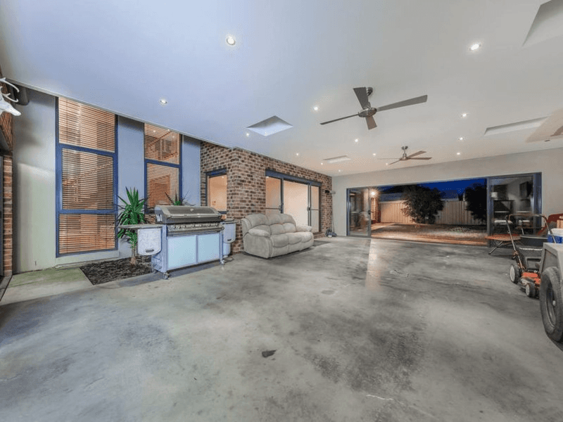 6 Palfrey Green, Caroline Springs, VIC 3023