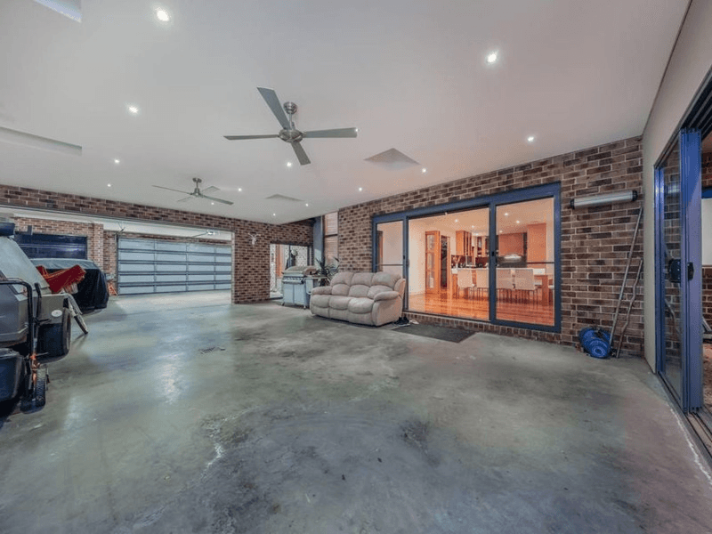 6 Palfrey Green, Caroline Springs, VIC 3023