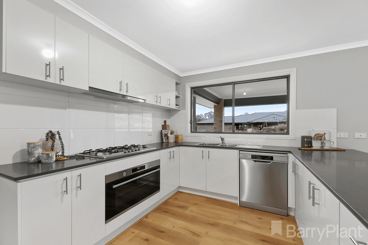 6 Buscombe Crescent, Drouin, VIC 3818