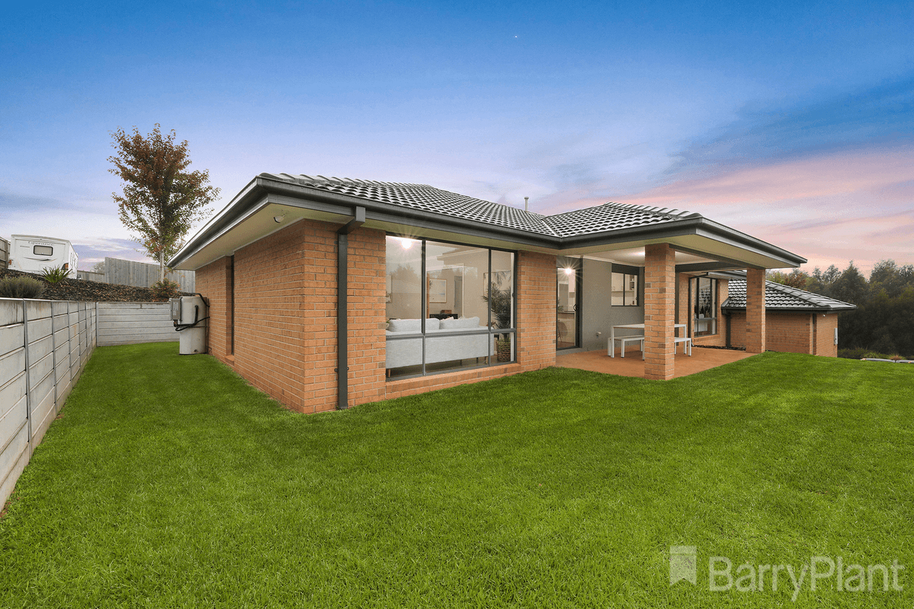 6 Buscombe Crescent, Drouin, VIC 3818