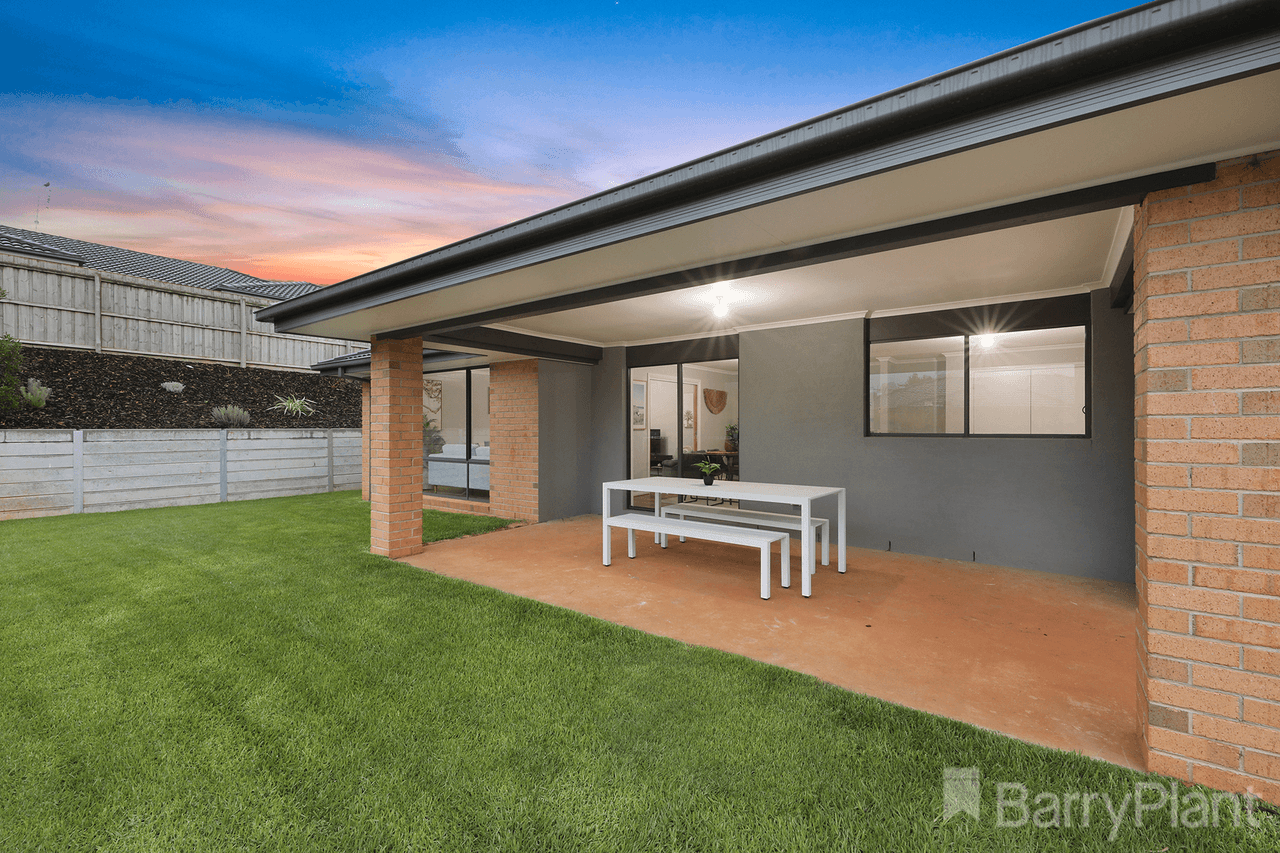 6 Buscombe Crescent, Drouin, VIC 3818