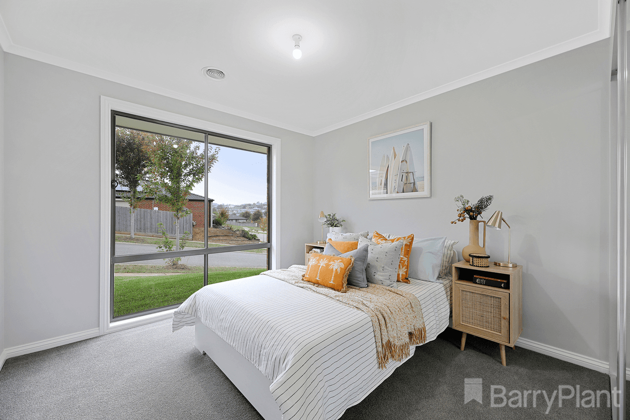 6 Buscombe Crescent, Drouin, VIC 3818