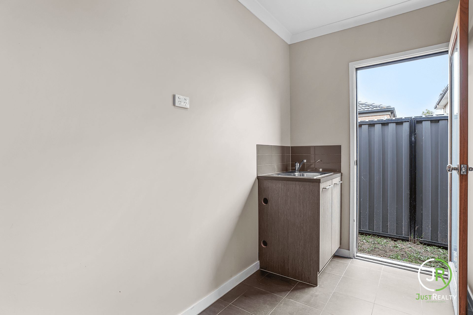 3 Gelderland Drive, CLYDE NORTH, VIC 3978