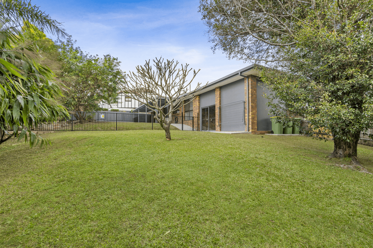 4 Churchill Court, CARRARA, QLD 4211