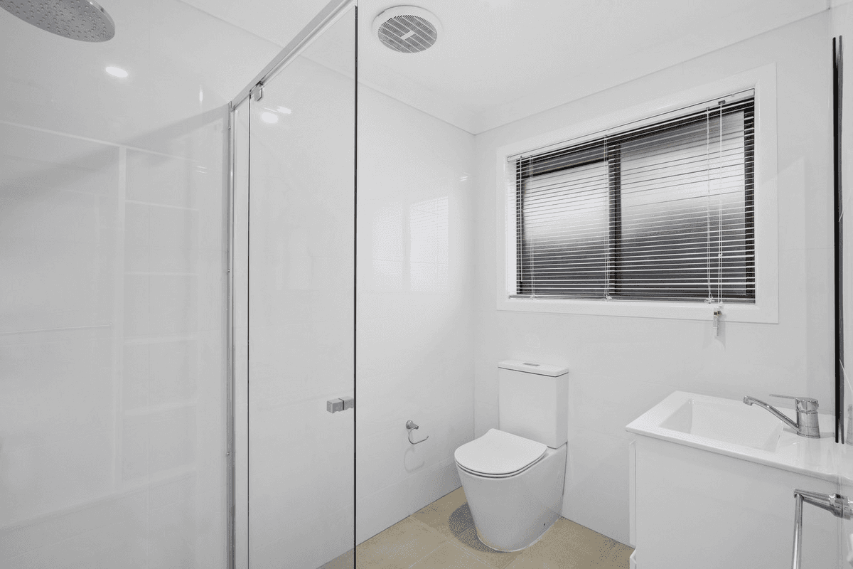 4 Churchill Court, CARRARA, QLD 4211