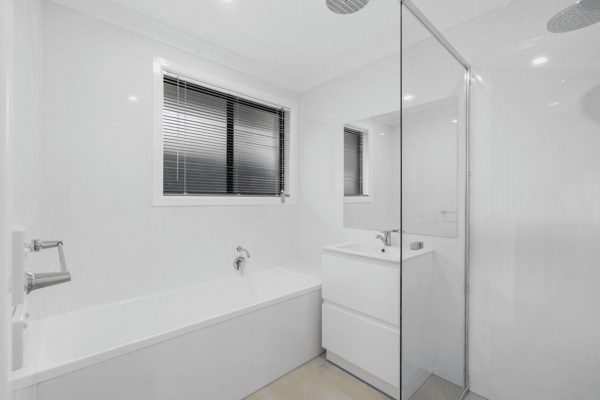 4 Churchill Court, CARRARA, QLD 4211