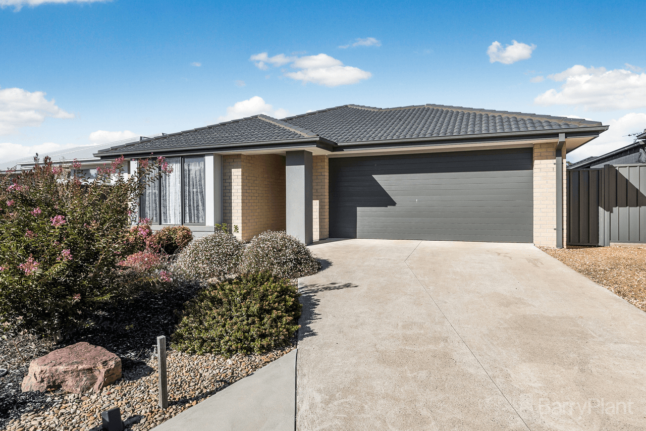 16 Greenfields Avenue, KILMORE, VIC 3764