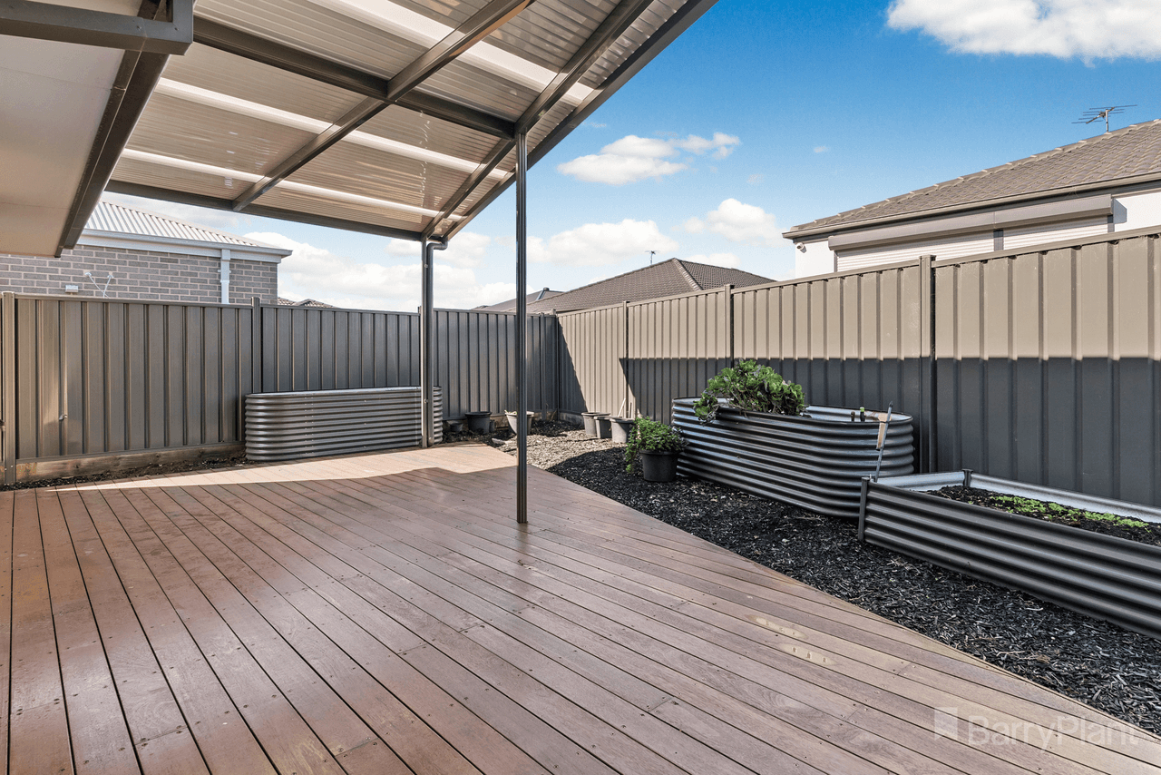 16 Greenfields Avenue, KILMORE, VIC 3764