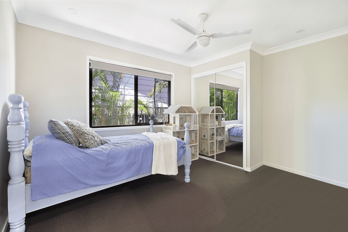 34 Eileen Avenue, SOUTHPORT, QLD 4215