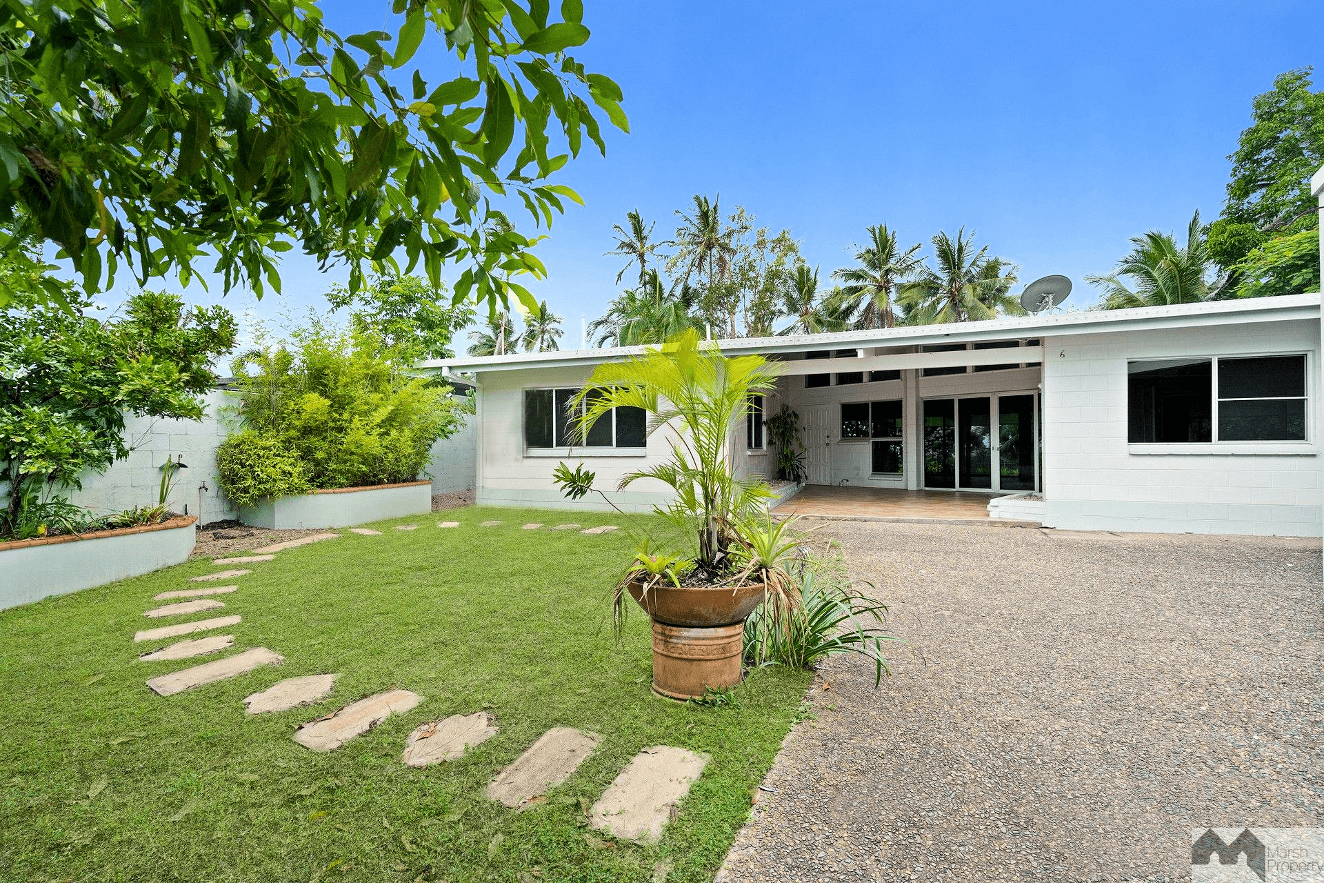 6 Coconut Street, Holloways Beach, QLD 4878