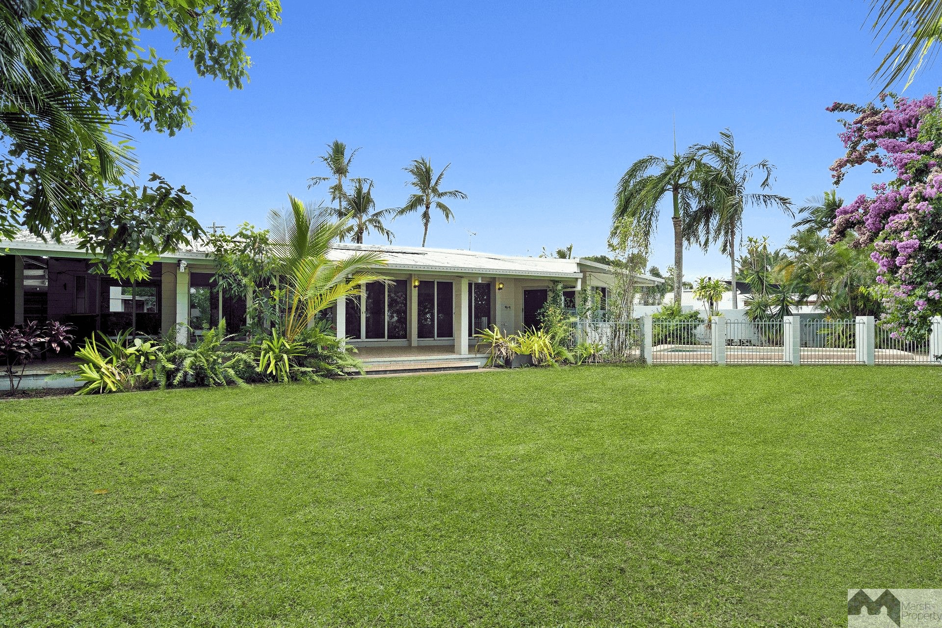 6 Coconut Street, Holloways Beach, QLD 4878