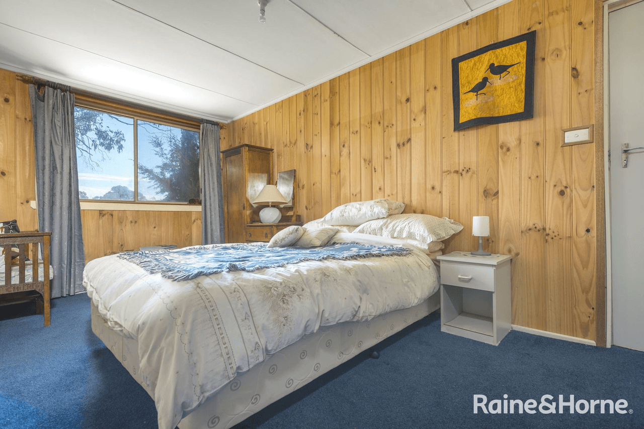 10 Booths Lane, WOODEND, VIC 3442