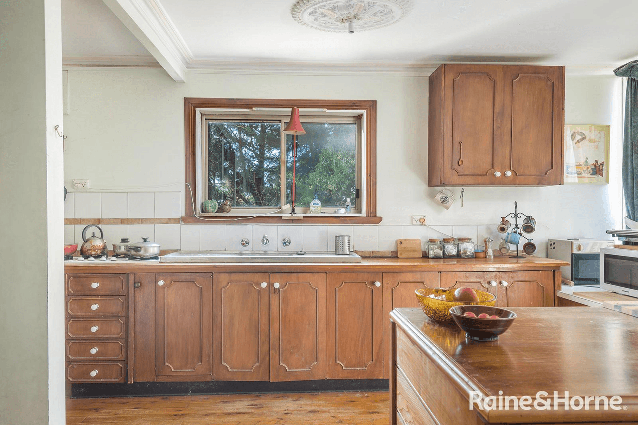 10 Booths Lane, WOODEND, VIC 3442