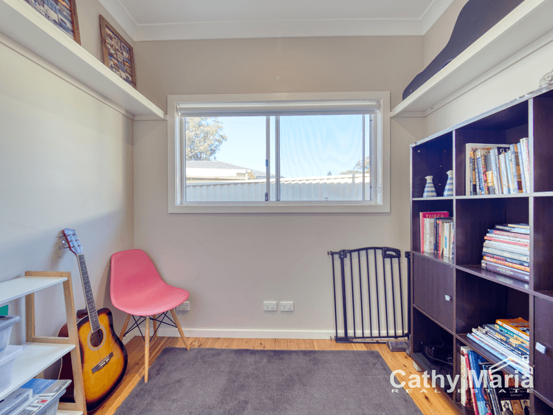 9 Warwick Avenue, MANNERING PARK, NSW 2259