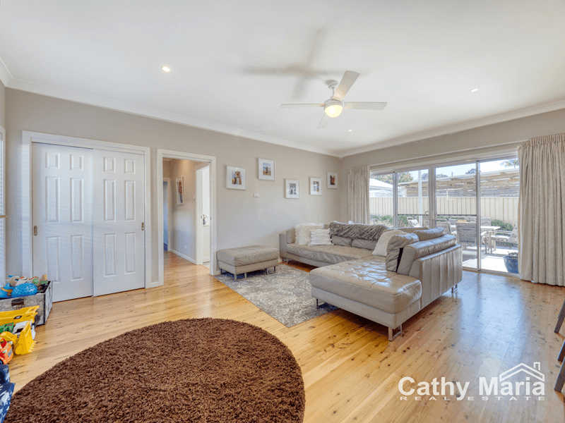 9 Warwick Avenue, MANNERING PARK, NSW 2259