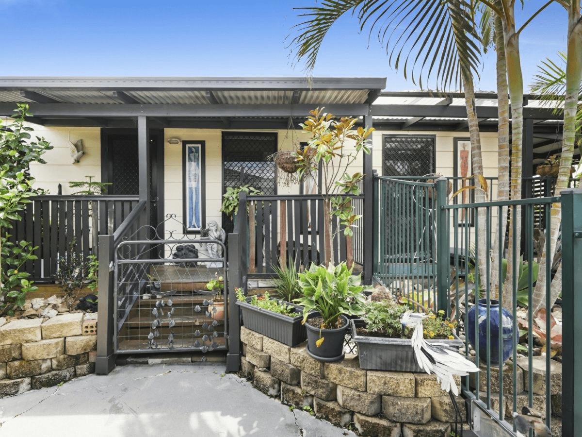 10 Bushtree Court, BURLEIGH WATERS, QLD 4220