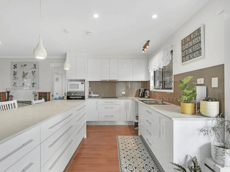 10 Bushtree Court, BURLEIGH WATERS, QLD 4220