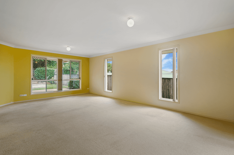 33A Armstrong Way, HIGHLAND PARK, QLD 4211