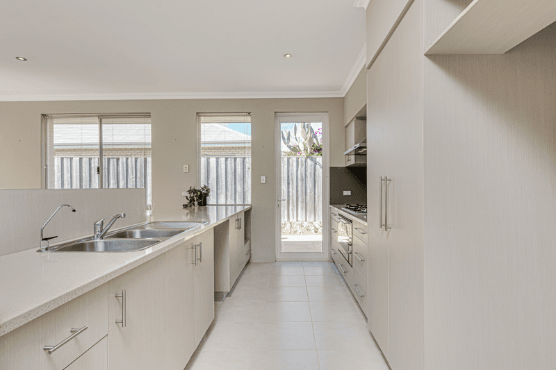 4 Surf Street, YANCHEP, WA 6035