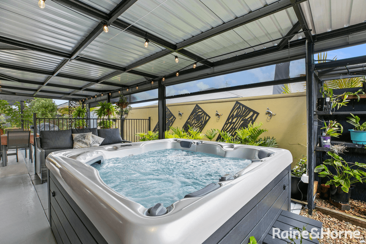 8 Habitat Circuit, COOLOOLA COVE, QLD 4580